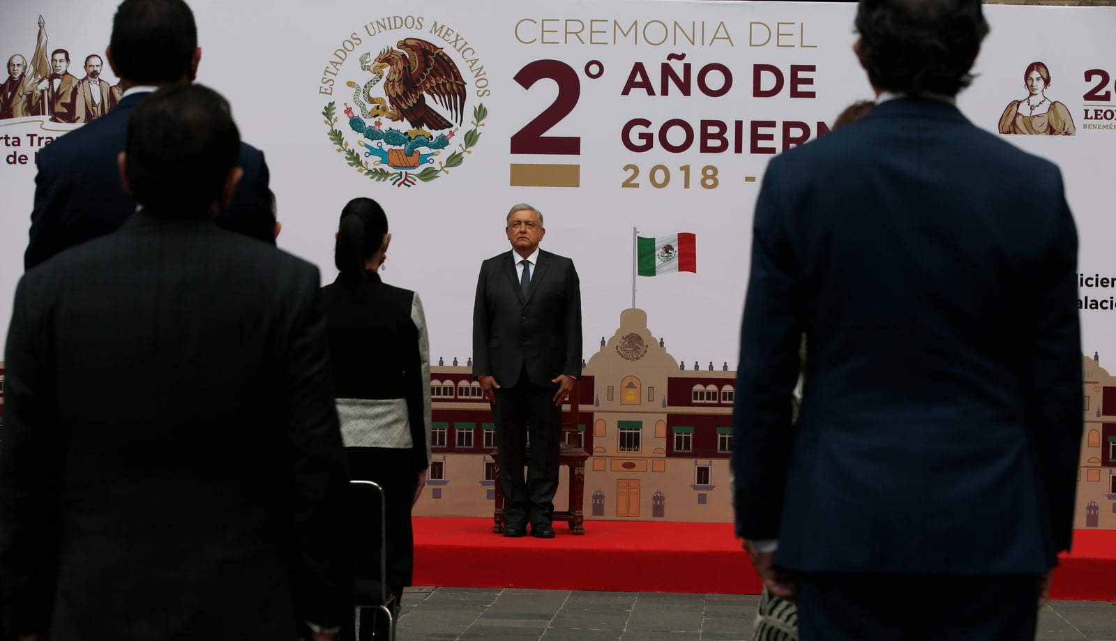 El presidente mexicano Andrés Manuel López Obrador encabeza la ceremonia con motivo del segundo aniversario de su llegada a la Presidencia del país, en Palacio Nacional en Ciudad de México. Foto: AP Foto/Marco Ugarte