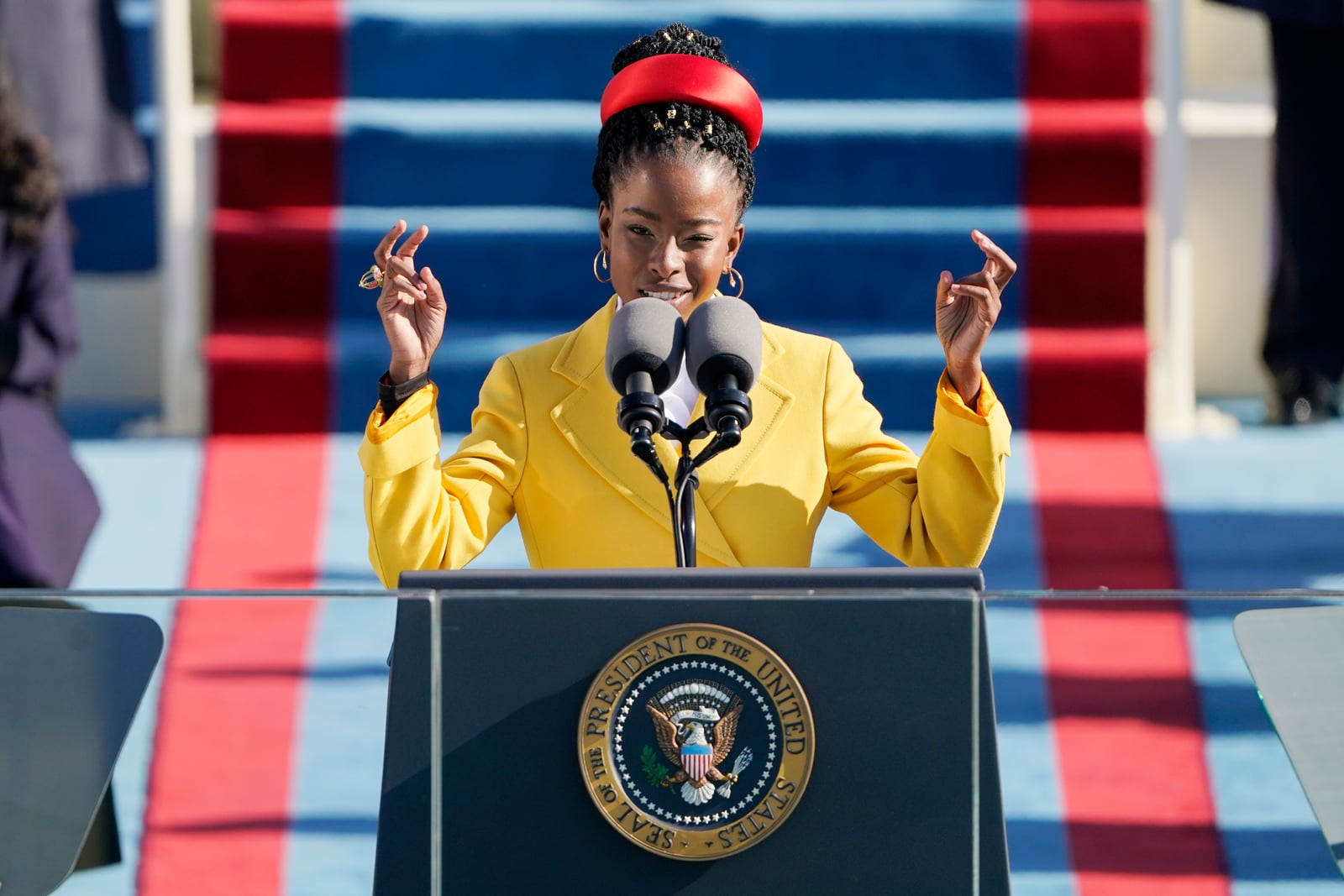  Amanda Gorman recita un poema durante la ceremonia de investidura del presidente Joe Biden frente al Capitolio estadounidense, en Washington, el miércoles 20 de enero del 2021. Foto: AP Foto/Patrick Semansky, Pool