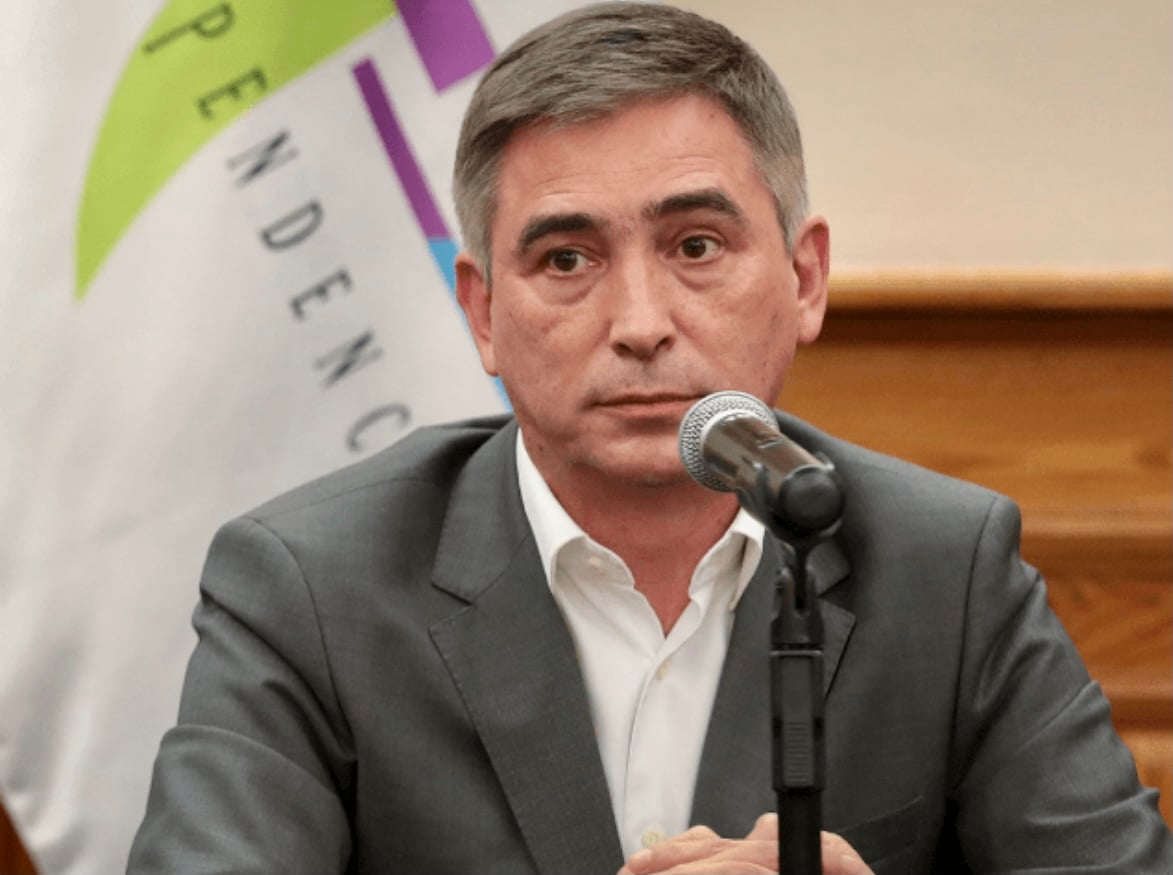 Con el debido respeto, Aldo se pone a dar una conferencia de prensa cada vez que abre el refrigerador, al sentir la luz en su cara. Foto archivo DETONA.