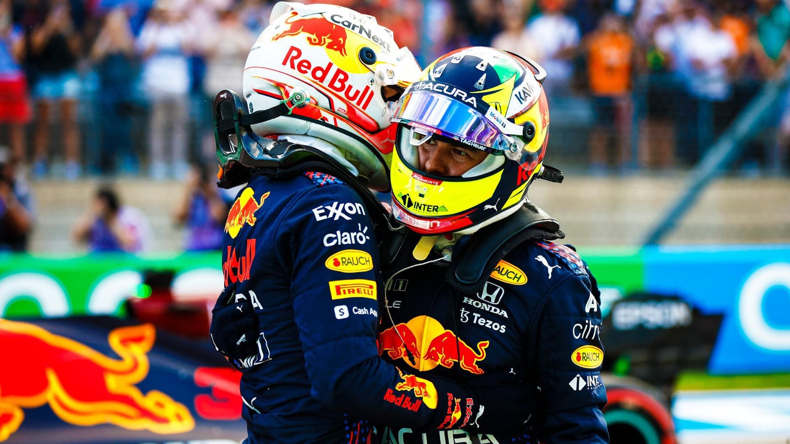 Los Red Bull celebran el resultado de la carrera. Foto: Twitter