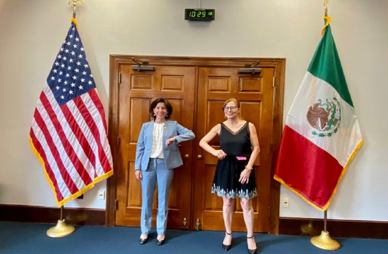 A la derecha, Tatiana, en su reciente viaje oficial a Washington, DC. Foto Secretaría de Economía.