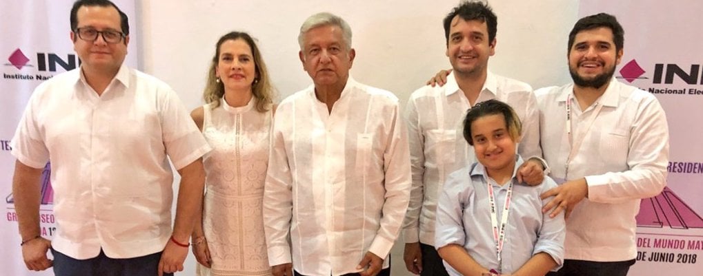 AMLO y su familia. Foto tomada de la red.
