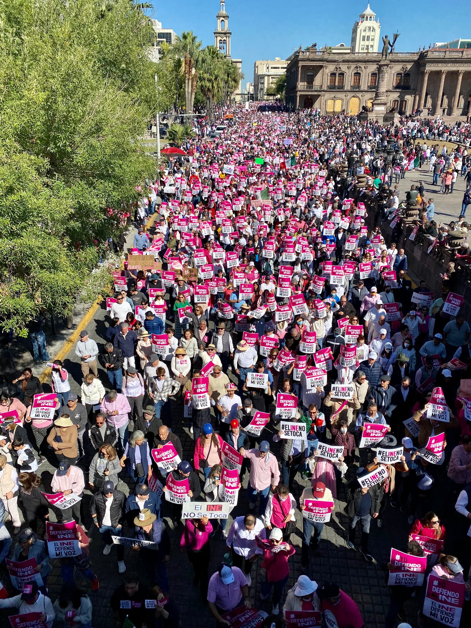 Ma Marcha N13 en Monterrey, en defensa del INE. Foto por DETONA.