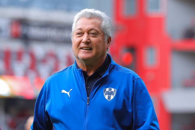 Cesan a Vucetich de Rayados