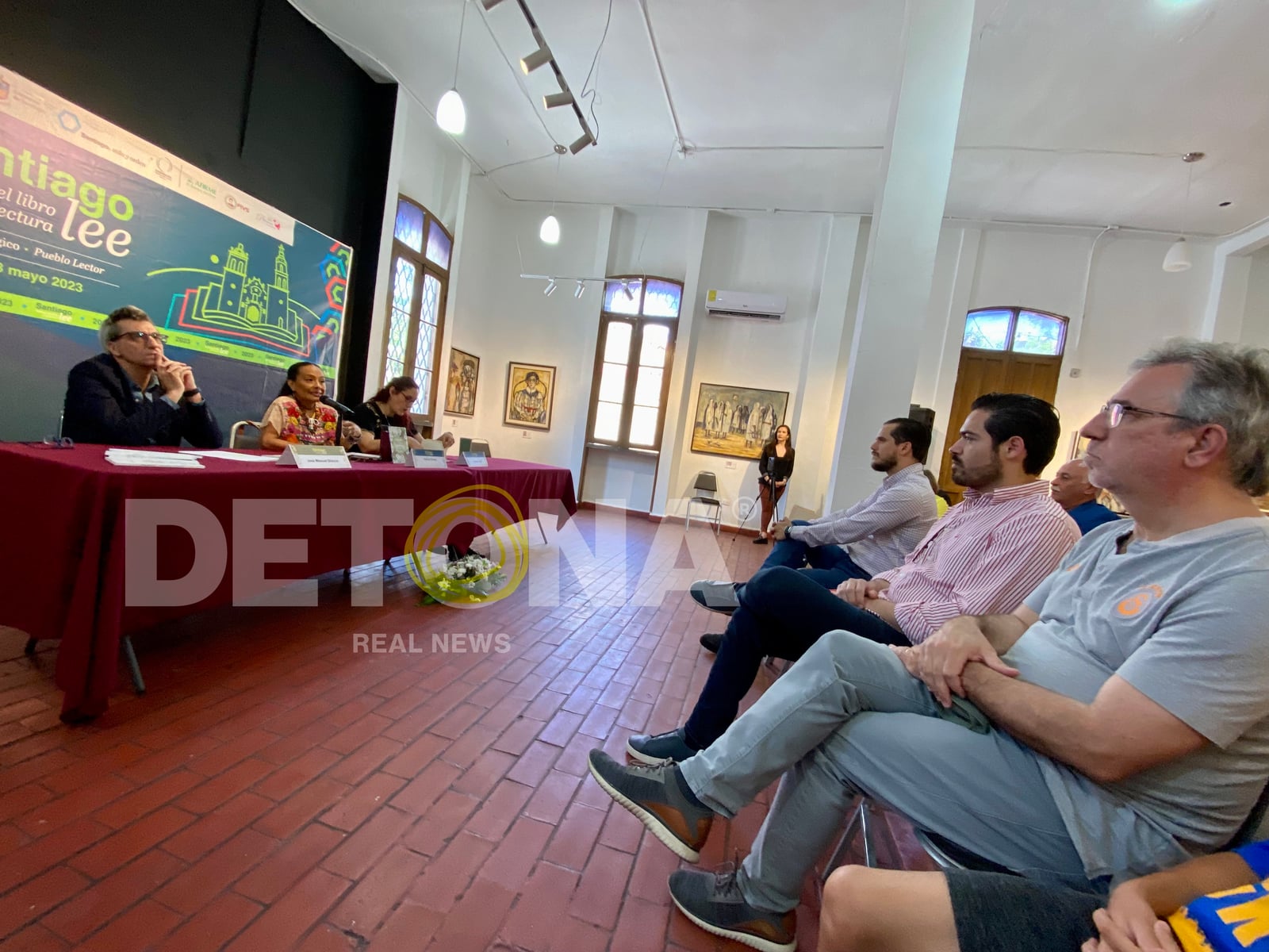 A la derecha, David de la Peña, alcalde de Santiago, y Guillaume Pierre, Cónsul de Francia en Monterrey. Foto por DETONA.