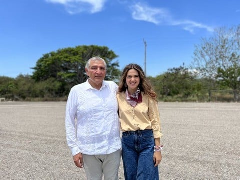 Adán Augusto y Andrea. Foto redes del ex secretario de Gobernación.
