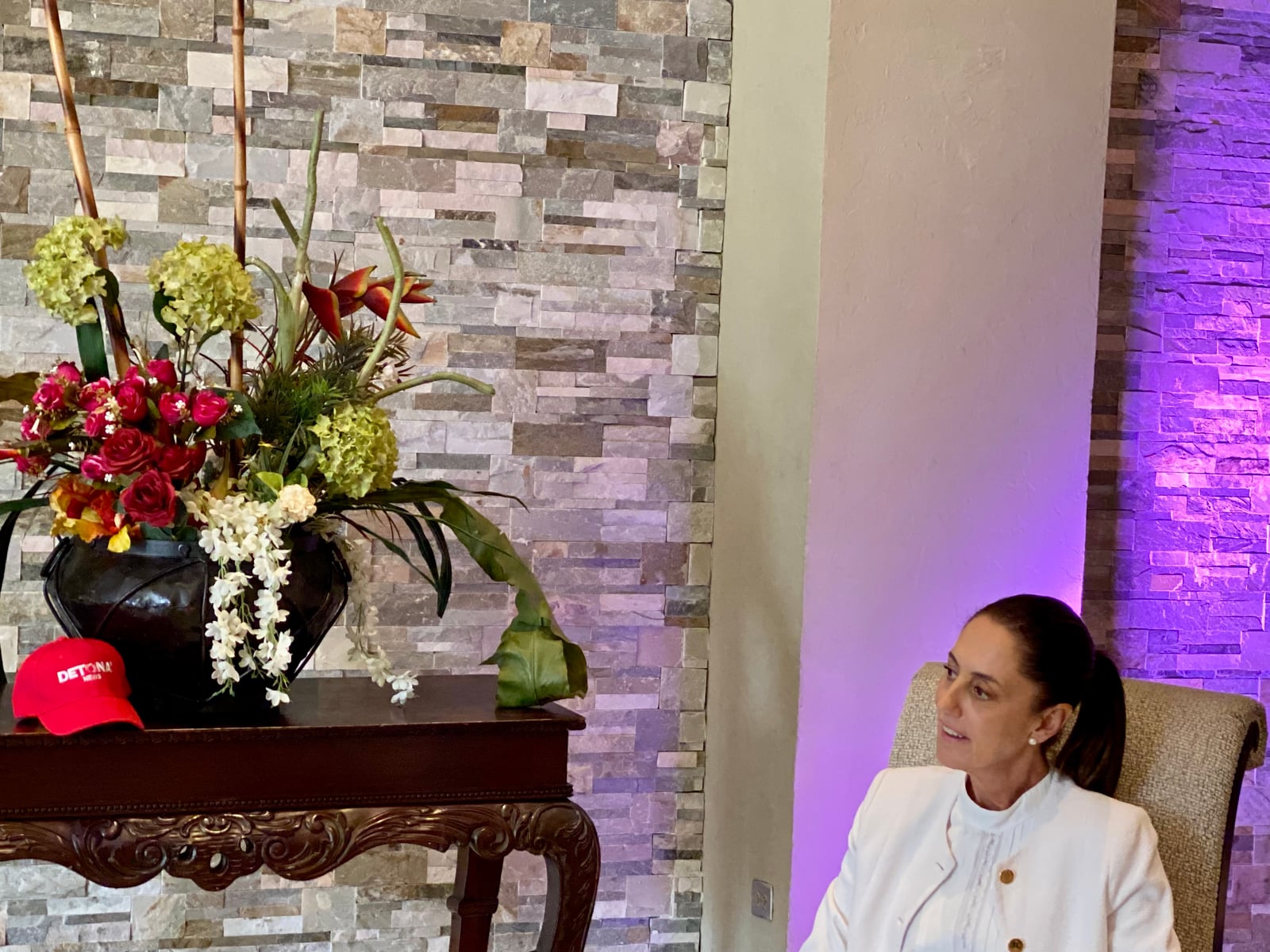 Marcelo machista dice a Claudia que él es superior… ¡a AMLO! Ella noquea al bravucón