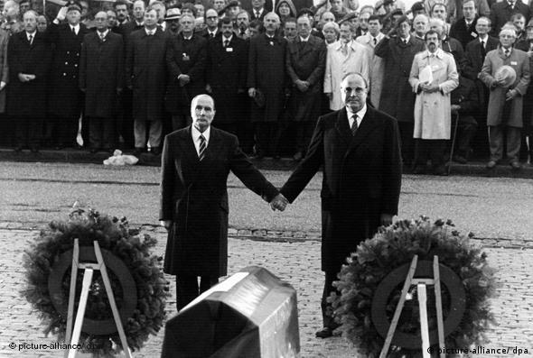 Francois Mitterrand y Helmut Kohl. Foto tomada de la red.