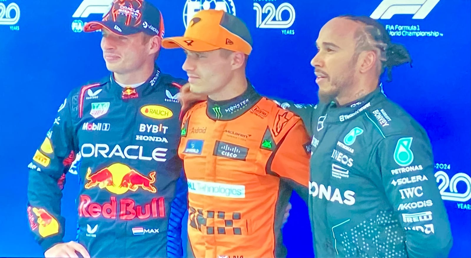 Verstappen, Norris y Hamilton. Fotos cortesía de Fox Sports.