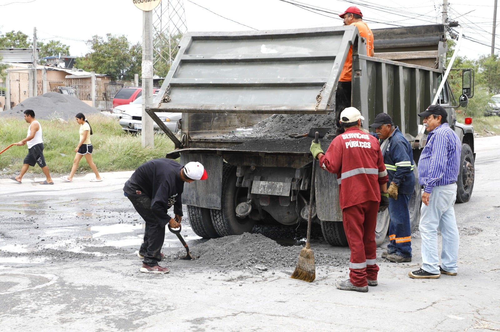Refuerza Escobedo obras y bacheo para brindar seguridad a las familias.