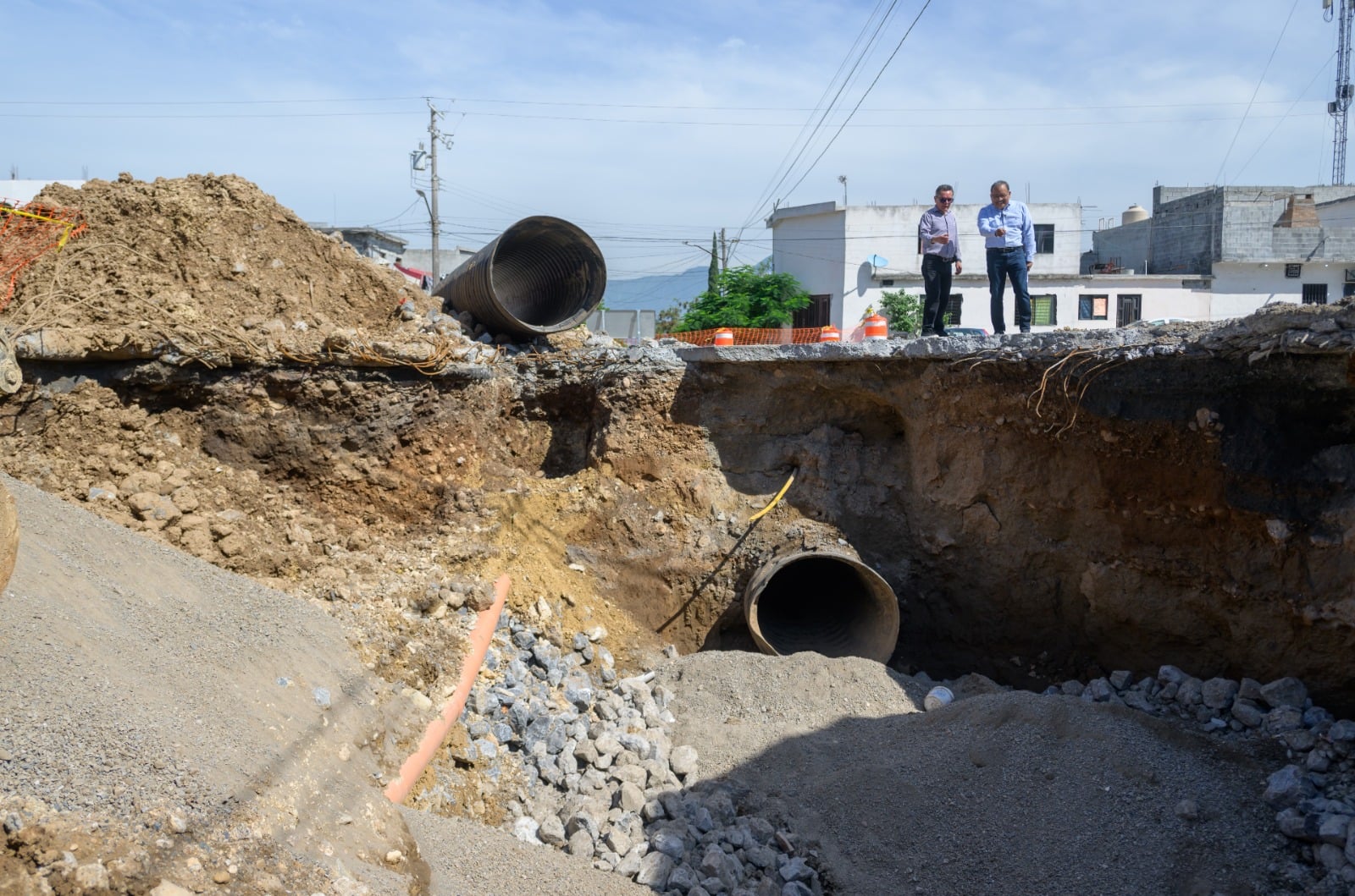Refuerza Escobedo obras y bacheo para brindar seguridad a las familias.