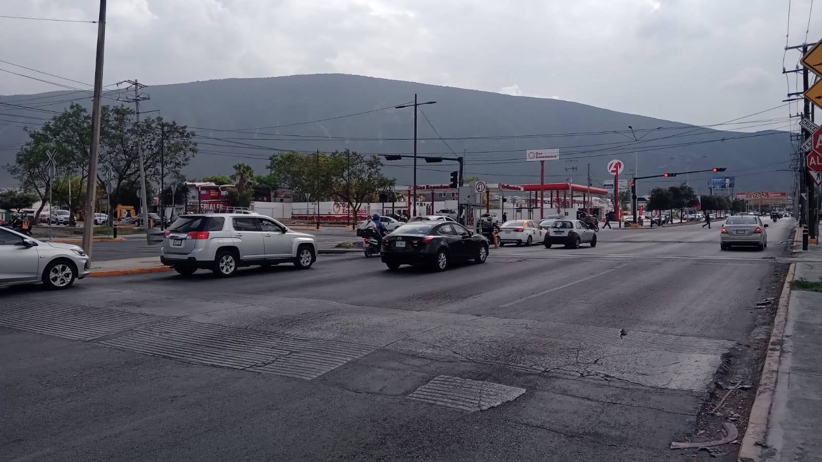 Anuncia Escobedo cierre parcial en Raúl Salinas por trabajos ferroviarios.