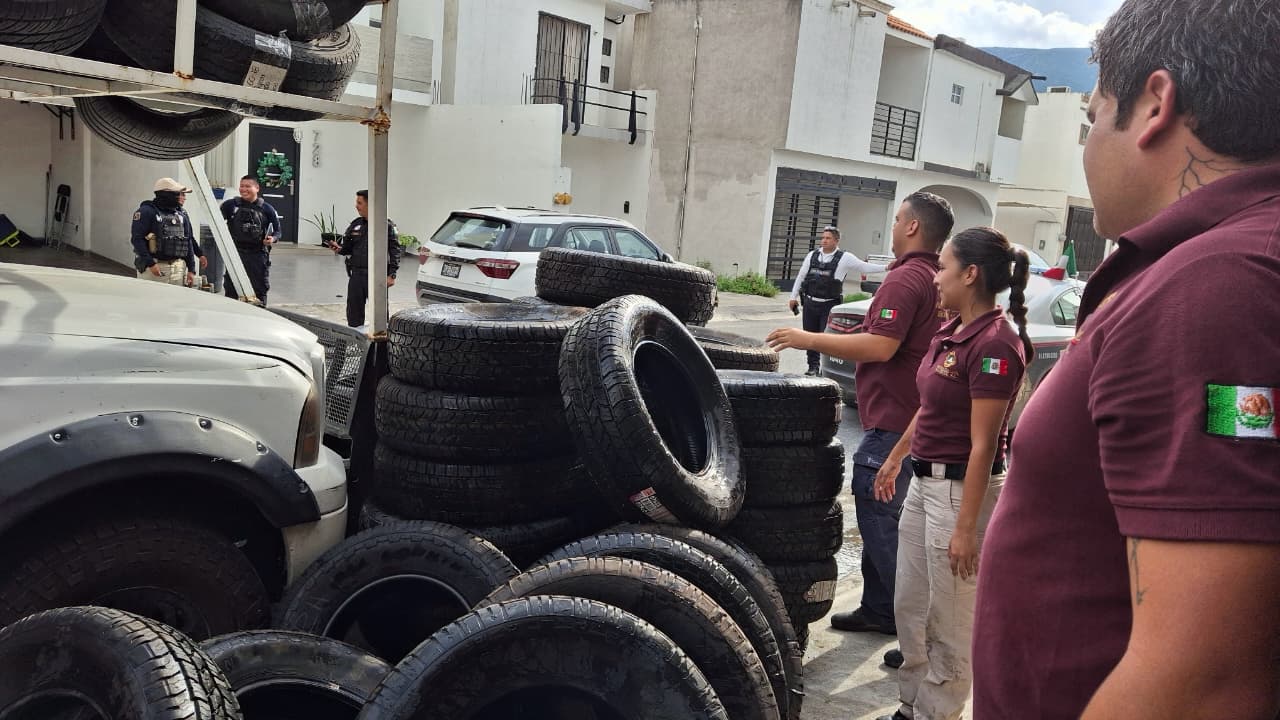 Rescatan a tigre y frenan acumulación de llantas en Escobedo