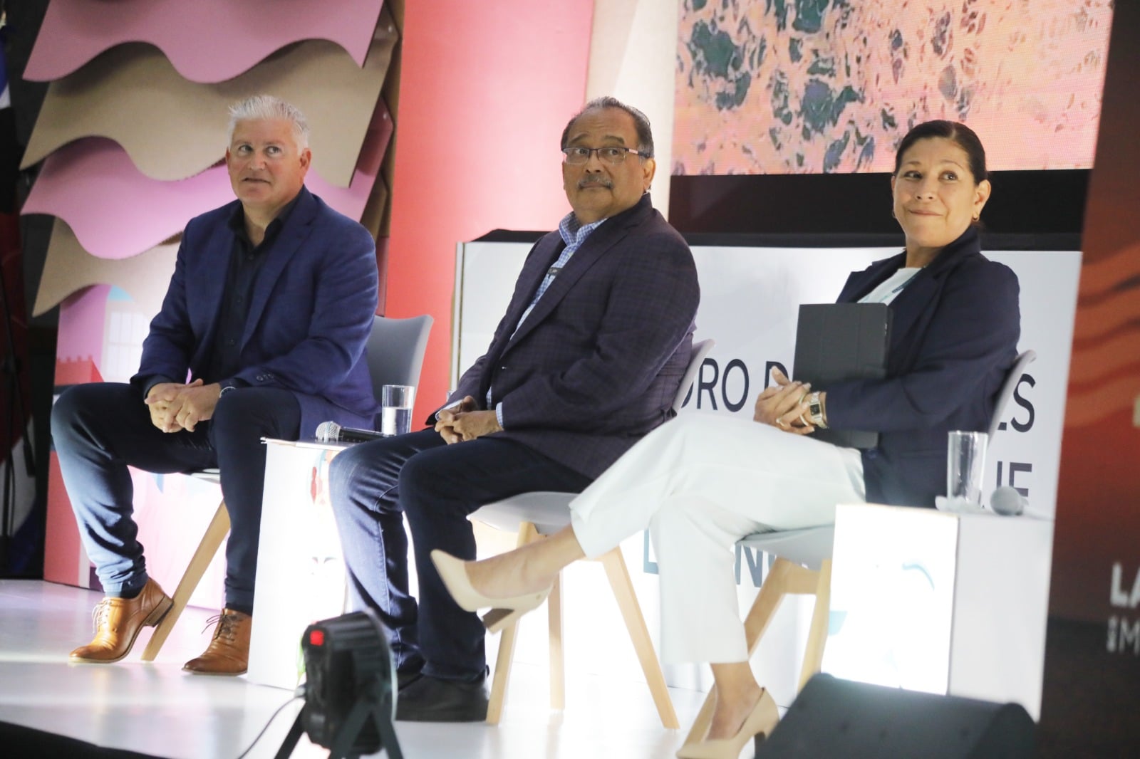 Presenta Escobedo en foro de la UNESCO a la 4t norteña como modelo de economía fuerte