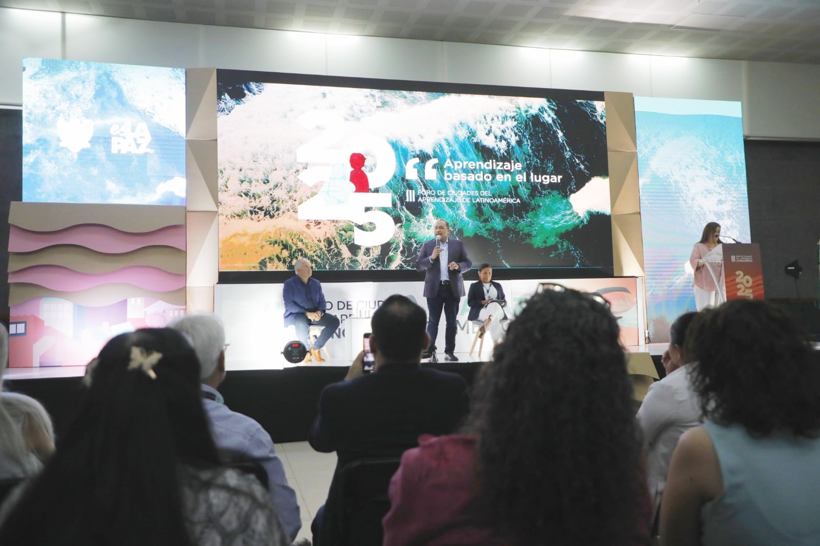 Presenta Escobedo en foro de la UNESCO a la 4t norteña como modelo de economía fuerte