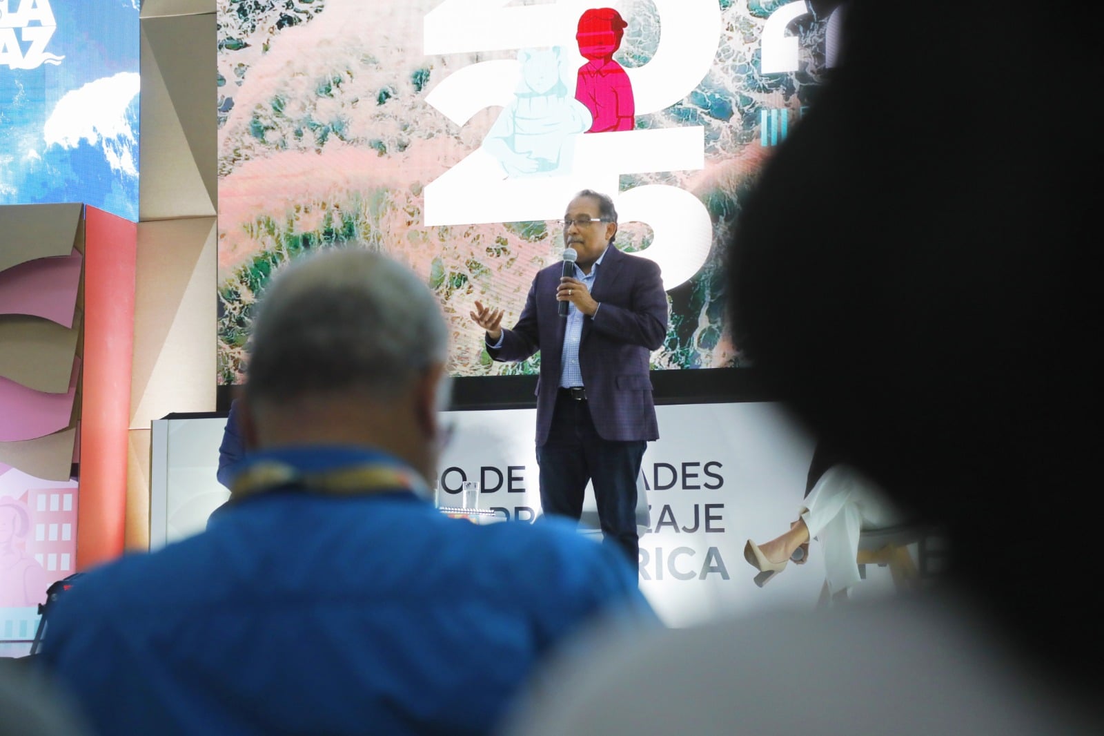 Presenta Escobedo en foro de la UNESCO a la 4t norteña como modelo de economía fuerte
