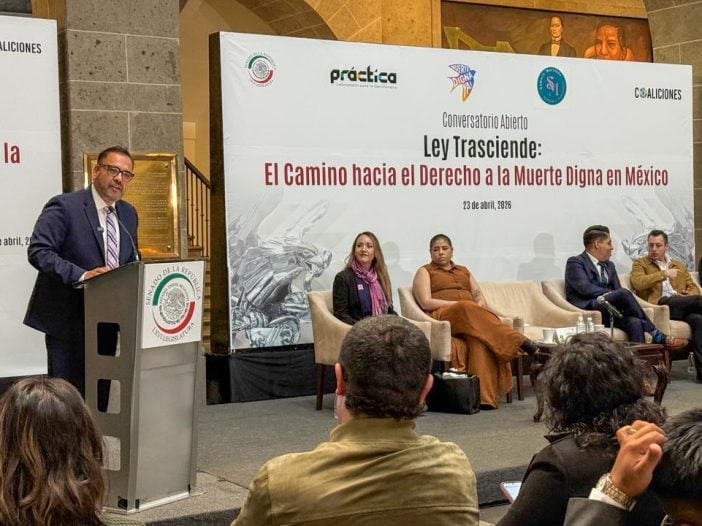 Respalda senador Juan Carlos Loera ley para permitir la eutanasia en México.
