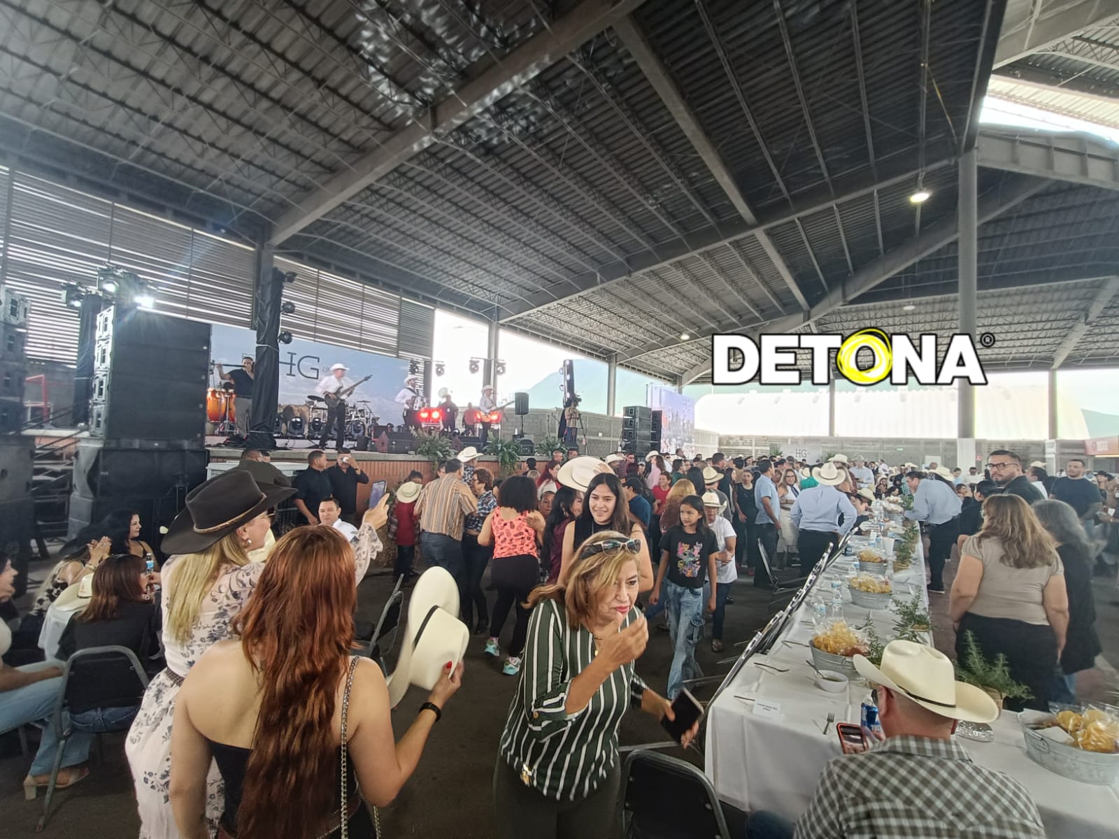 Material gráfico y diseño por equipo Grupo DETONA®.