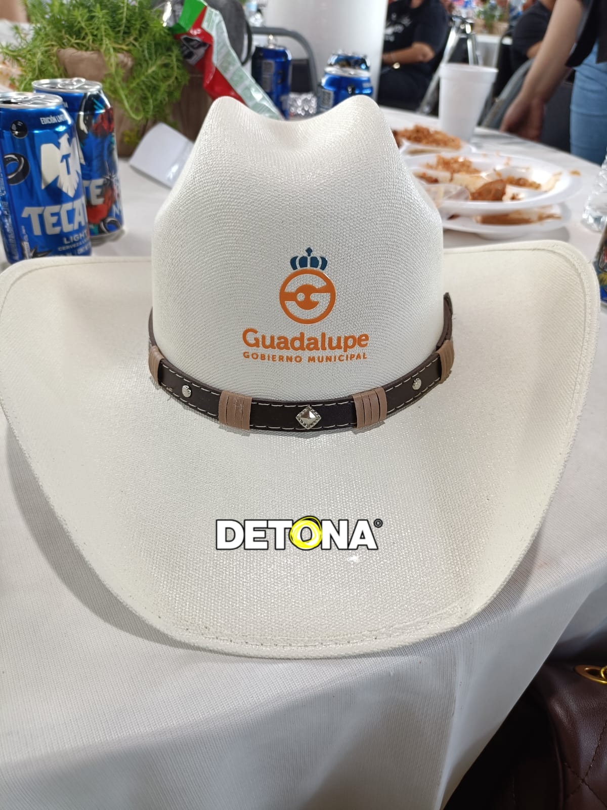Material gráfico y diseño por equipo Grupo DETONA®