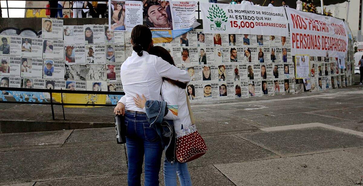 Cada desaparecido deja una silla vacía, una llamada pendiente y una familia suspendida en el tiempo.