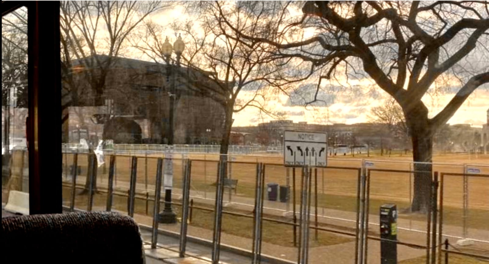 Una ciudad blindada y erizada de vallas. Foto por Martha Bárcena.