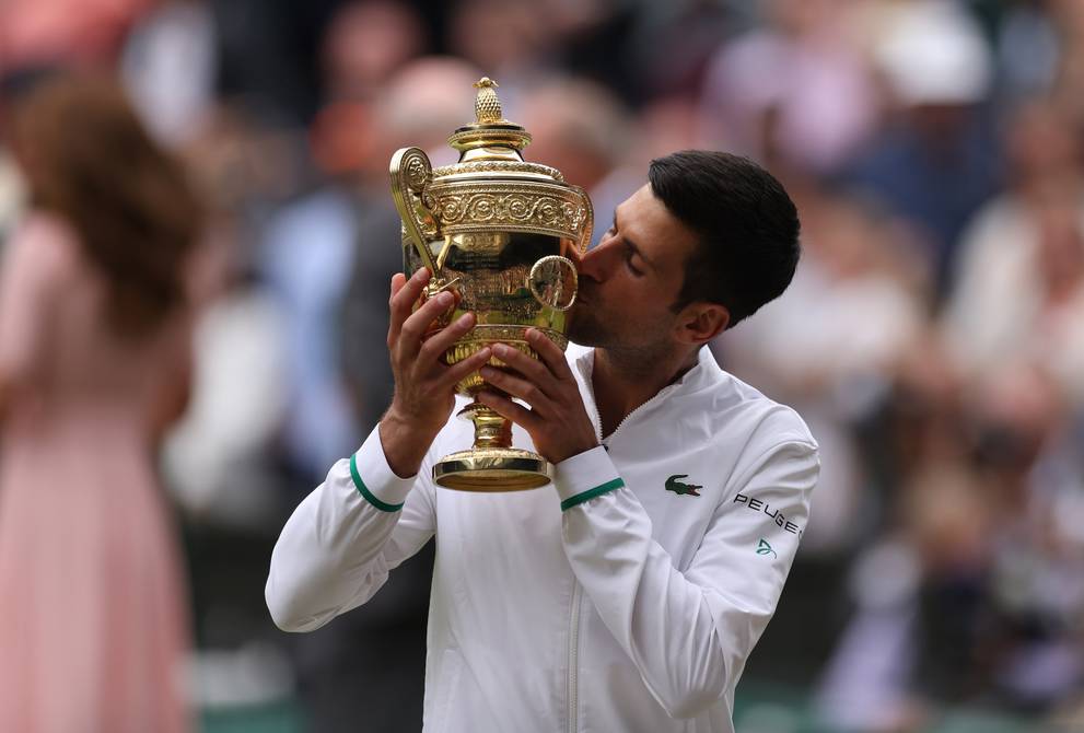 Novak Djokovic, a la par de Federer y Nadal en Wimbledon