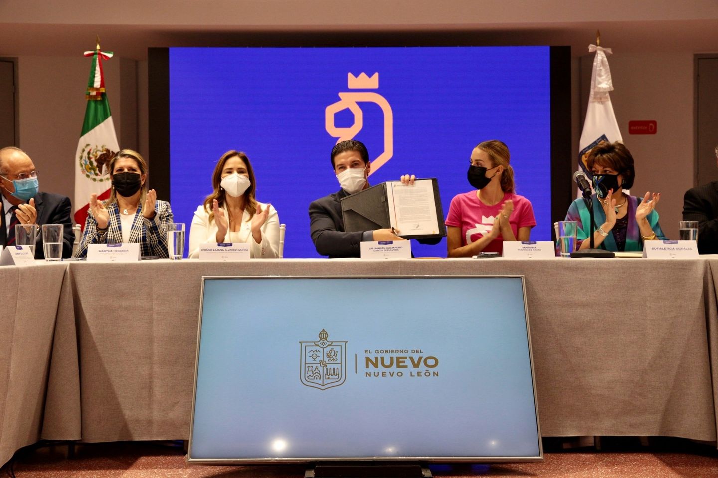 Firma de compromiso con la Primera Infancia en NL. Foto: Facebook Samuel García.