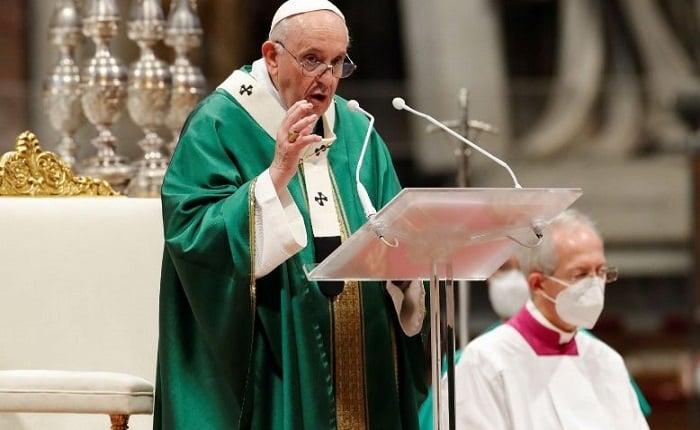 “No podemos quedarnos encerrados en nuestras certezas, y necesitamos escucharnos los unos a los otros”, mencionó el Papa Francisco. Foto tomada de la web.