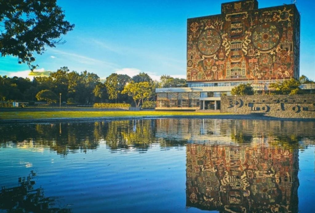 Foto UNAM, gestionada por Plácido Garza.