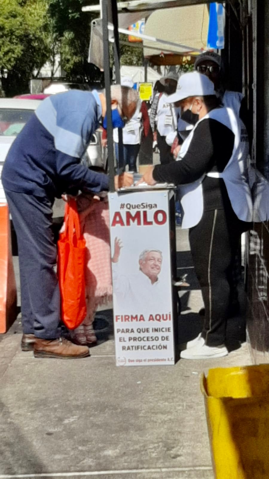 ¿Pos no que la consulta de marzo 2022 es para revocación de mandato? Foto redes.
