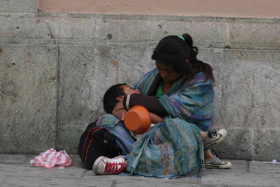 La pobreza en México se puede ver en cada esquina. Foto tomada de la red.