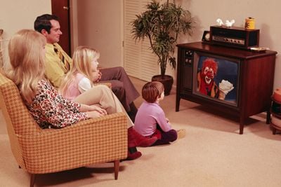 Mirar la TV en el pasado era otro rollo, en serio. Imagen ilustrativa tomada de la red.