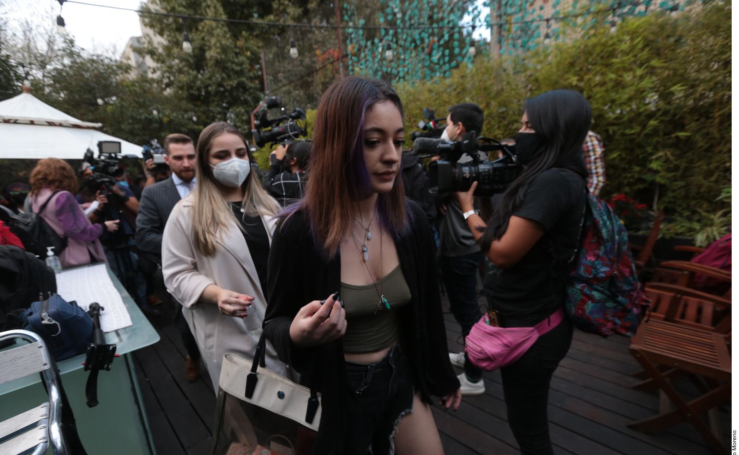 Ainara Suárez ofrece rueda de prensa para anunciar que ha llegado a una tregua con YosStop. Foto tomada de la red.