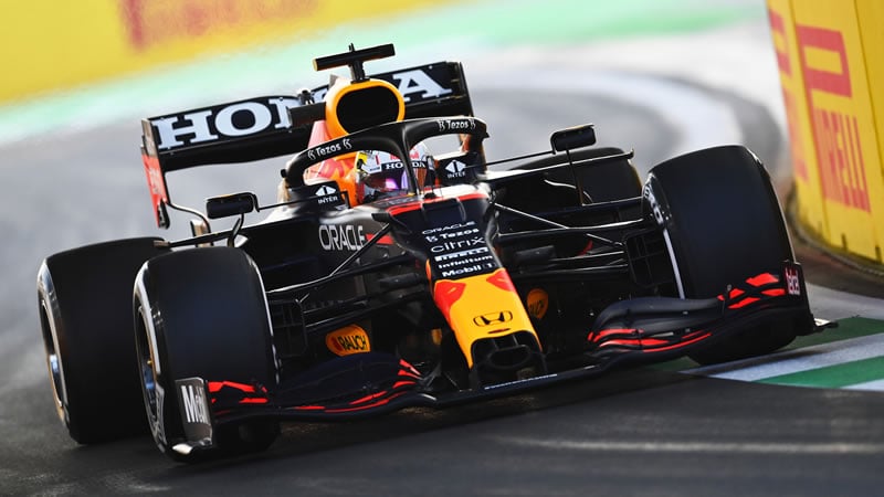 Checo Pérez terminó en tercero en la Práctica 3 del GP Arabia Saudita. Foto: Twitter/@F1Latamcom