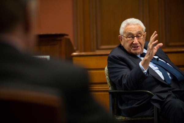Henry Kissinger. Foto por Stephanie Mitchell / Harvard University.