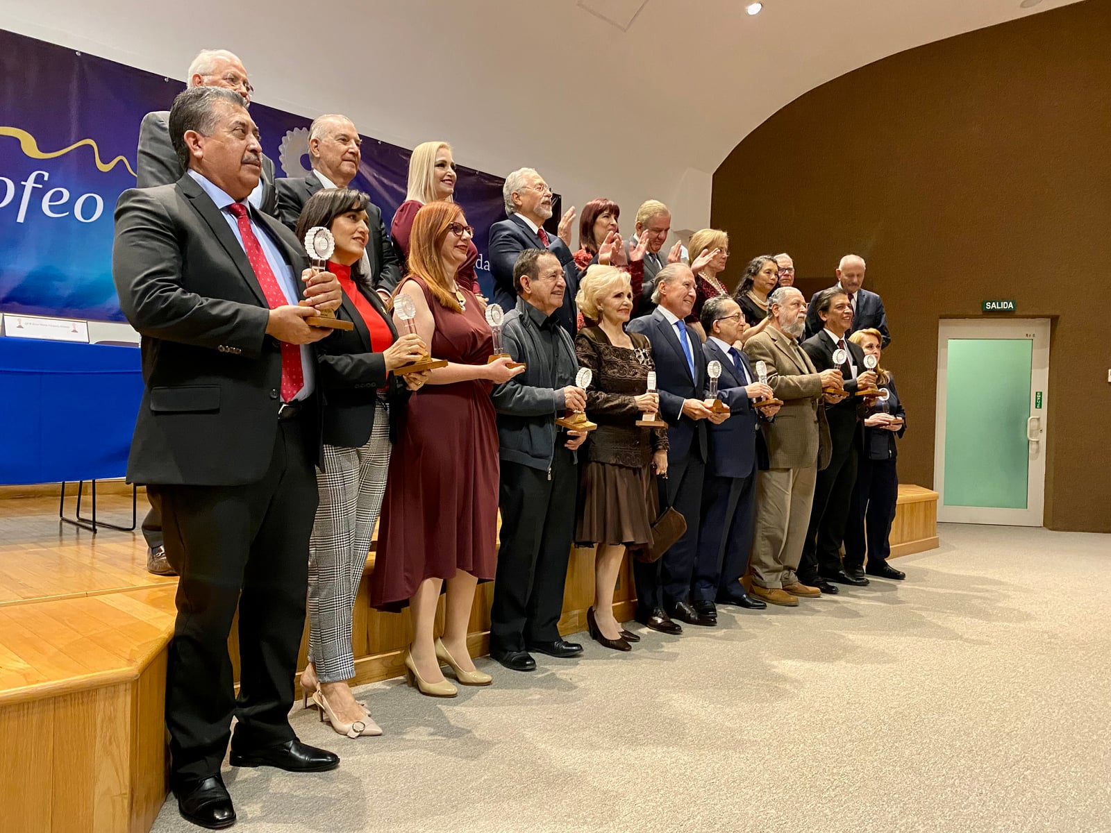 Los galardonados y el jurado en la Edición 2022 del Premio Regio. Todas las fotos por DETONA.