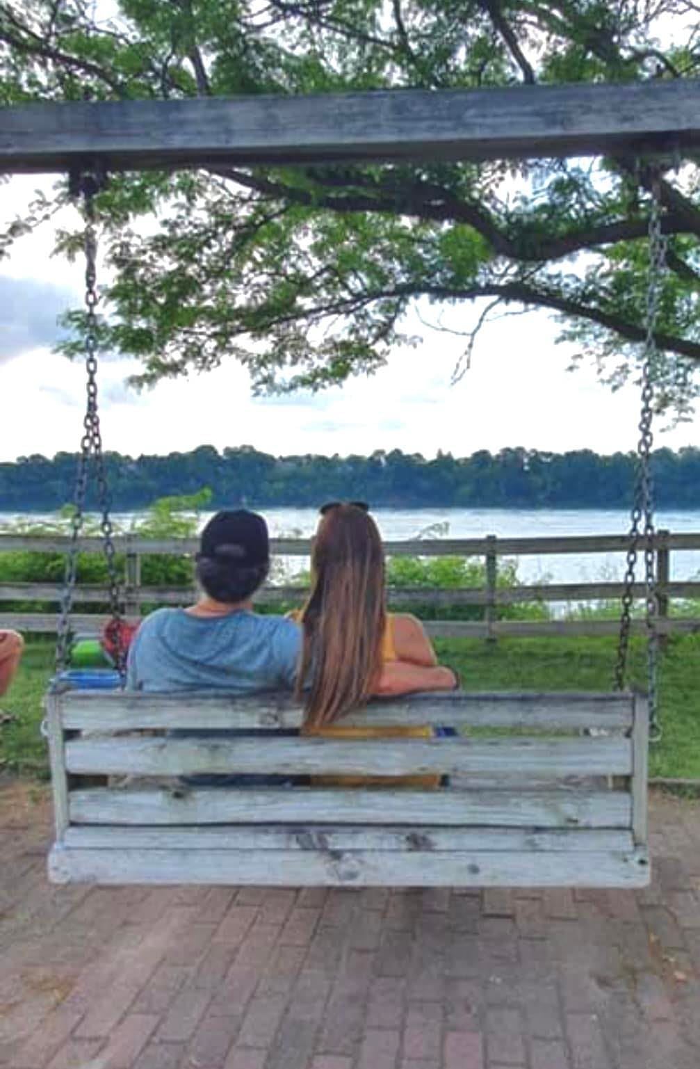 Escena captada en un parque público de Búfalo, NY. Impensable en uno de México en éstos días. Foto por DETONA.