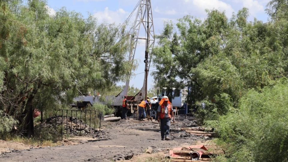 Empresas extranjeras avalan estrategia para rescate de mineros