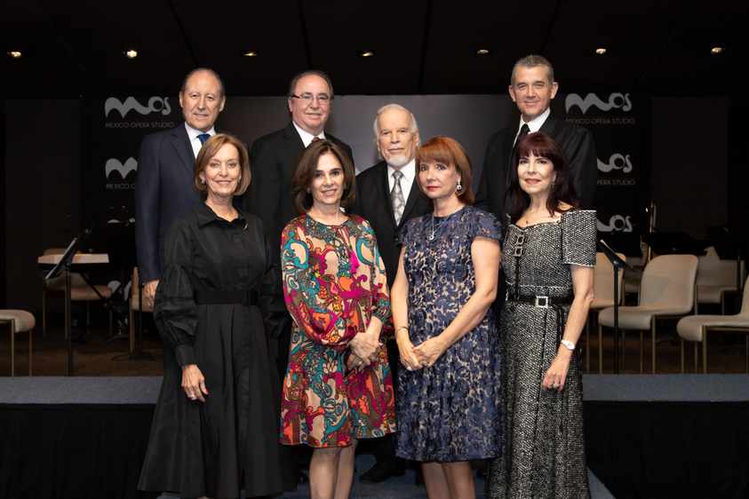 El Consejo de Administración de MOS: Alberto de la Garza Evia, Alejandro Pérez, Gustavo M. de la Garza Ortega, Jorge Vázquez, Carmen Páez de de la Garza Evia, Verónica Muguerza de Pérez, Carmen Bortoni de de la Garza y Leonor Guzmán de Vázquez. Foto DETONA.