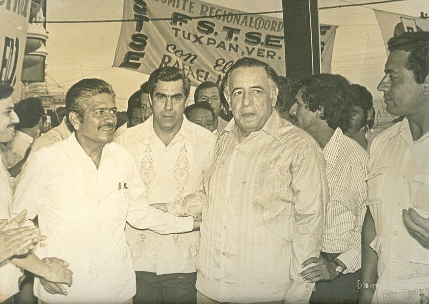 Al centro, Reyes Heroles, con Rafael Hernández Ochoa. Foto archivos Excélsior.