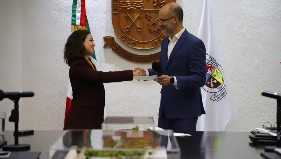 Valeria Guerra Siller, cuando entró como secretaria del ayuntamiento que todavía preside Miguel Treviño de Hoyos. Foto SPGG.