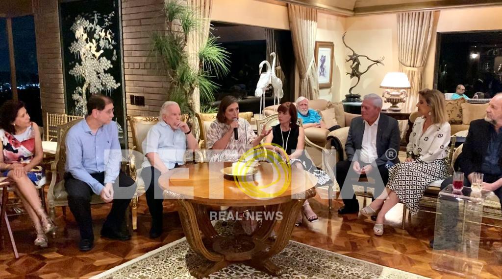 Tiene Xóchitl Gálvez acercamiento nocturno con empresarios de NL