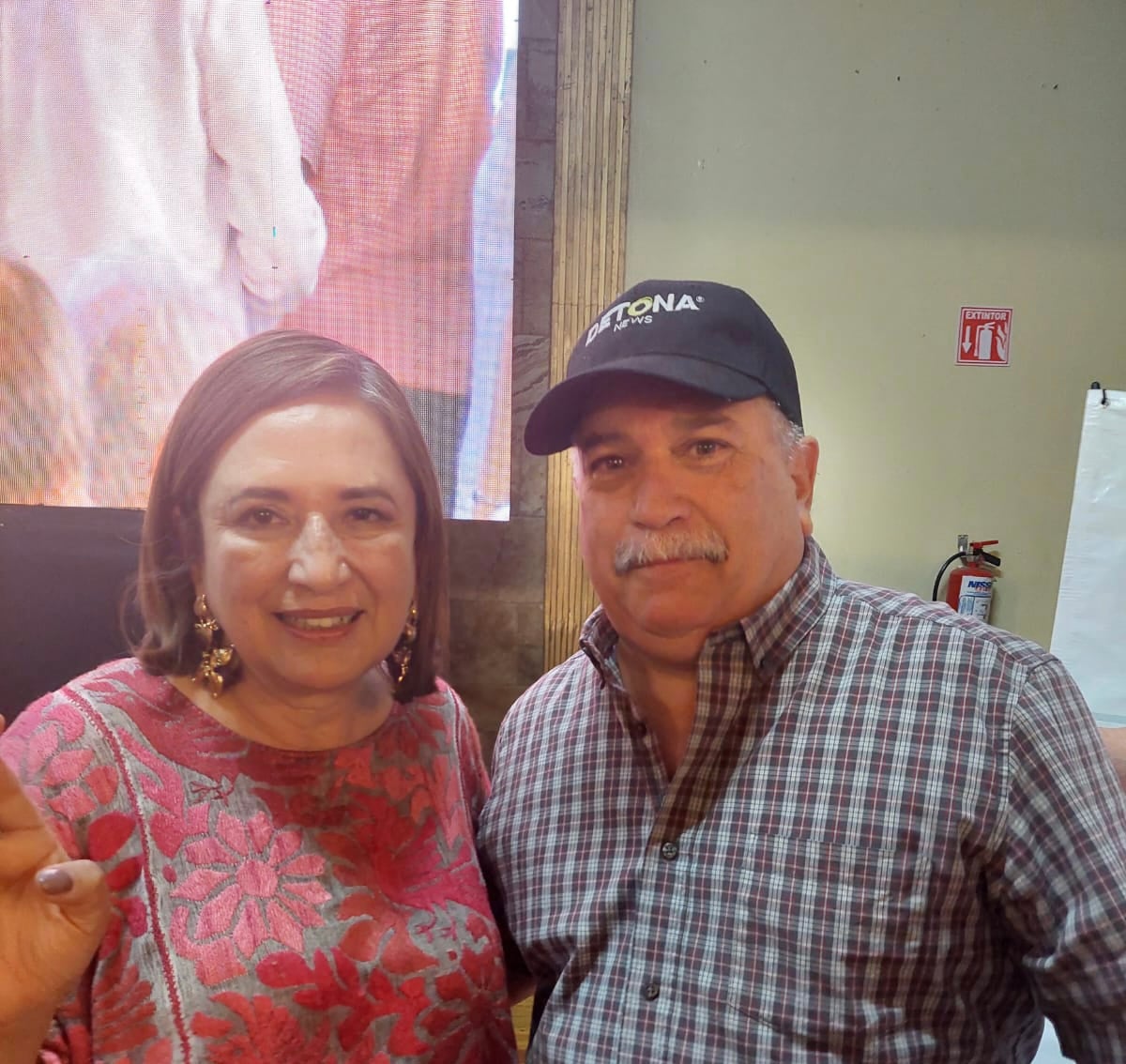 Xóchitl con Raymundo Stille T., en el Club de Leones de Monterrey. Foto por DETONA.