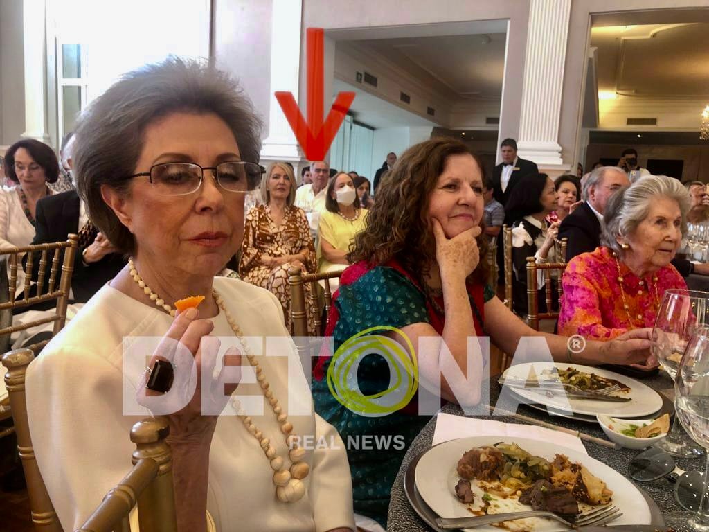 Bajo la flecha, Humberto Treviño Landois, panista de la vieja guardia. De I. a D: Zita Nájera de Ruiz, Concha Lupe Garza Rodríguez y Beatriz Rodríguez de Garza Ríos, en la presentación de Xóchitl Gálvez en el Casino de Monterrey.