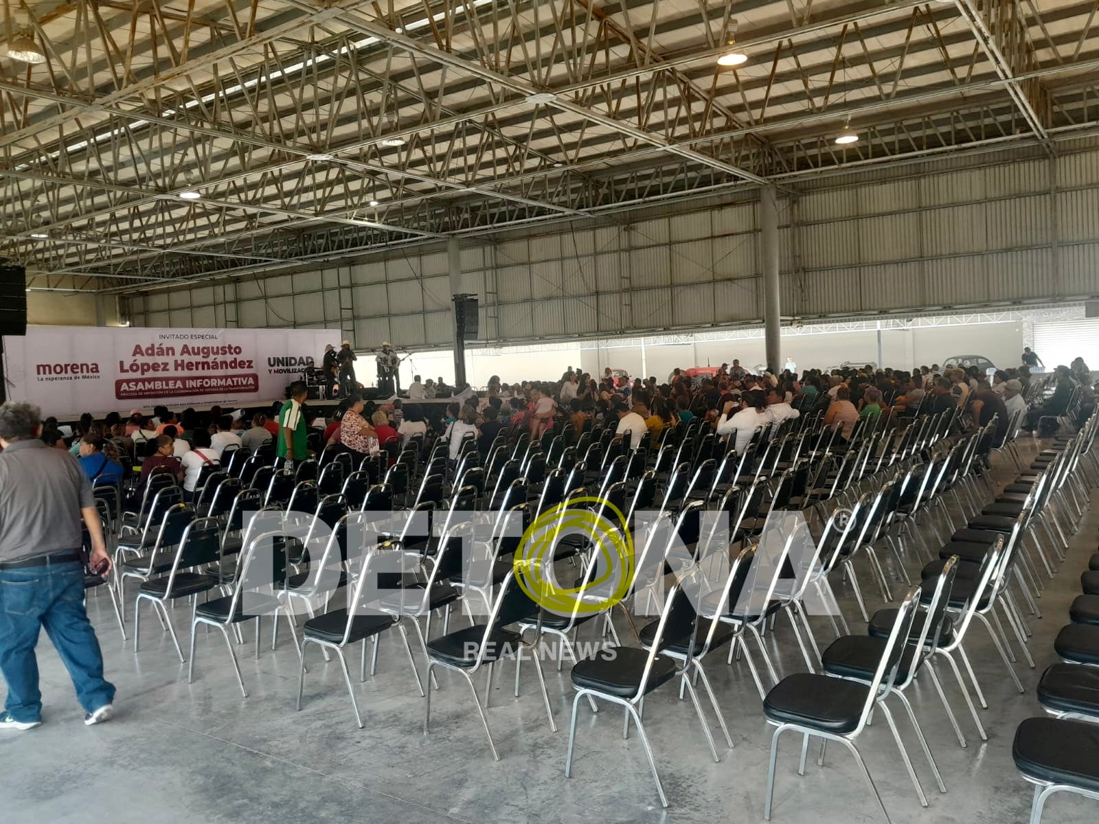 Sobran sillas. Faltan seguidores