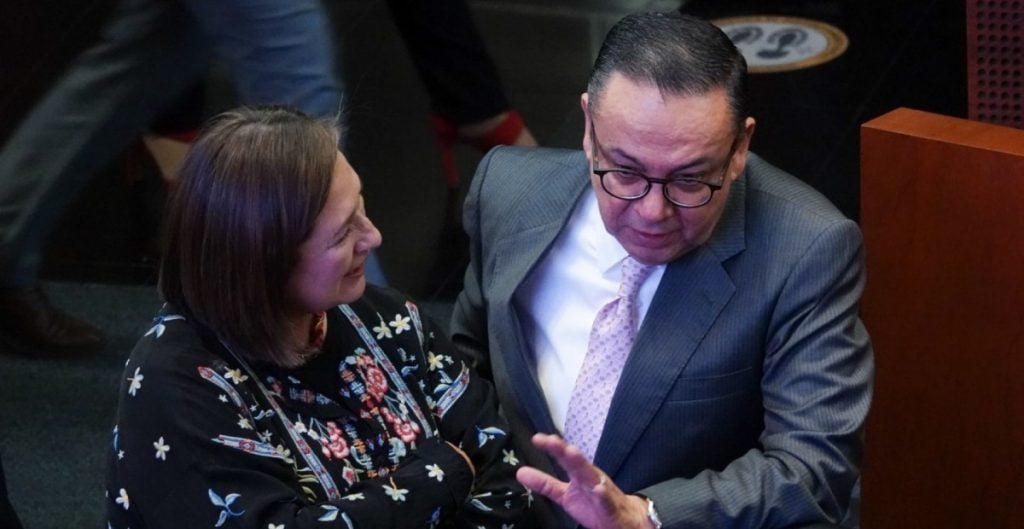 Xóchitl y Germán Martínez, convertido más en "estorbante" que en ayudante. Foto redes sociales.