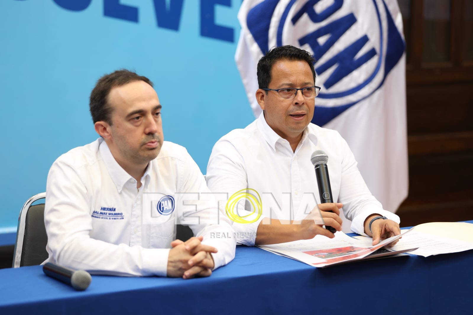 Hernán Salinas Wolberg (Presidente PAN-NL) y Héctor Castillo, candidato a la alcaldía de Santa Catarina por ese partido. Foto Staff / DETONA.