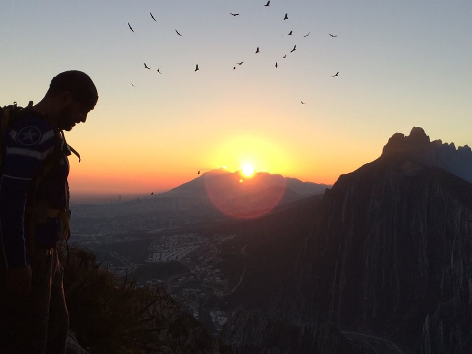 Amanecer en el Nido de los Aguiluchos, Sierra de La Huasteca. Foto por Staff / Grupo DETONA®