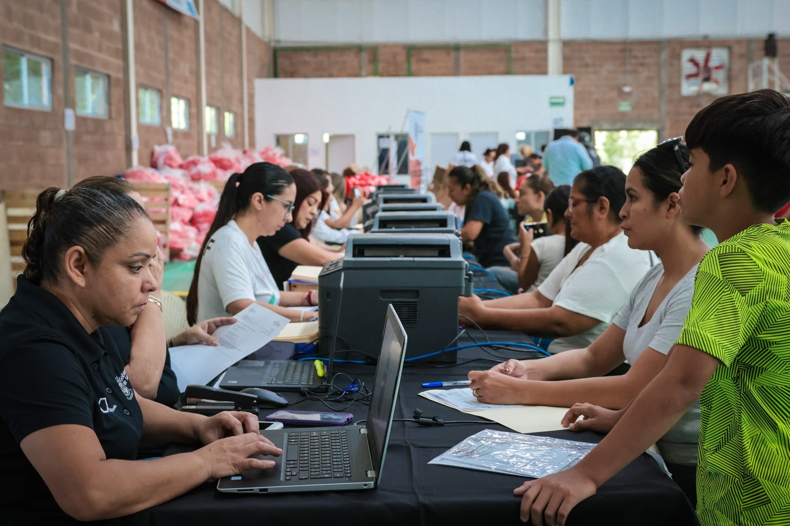 Arranca David de la Peña el reparto de más de 11 mil paquetes de útiles escolares gratuitos.