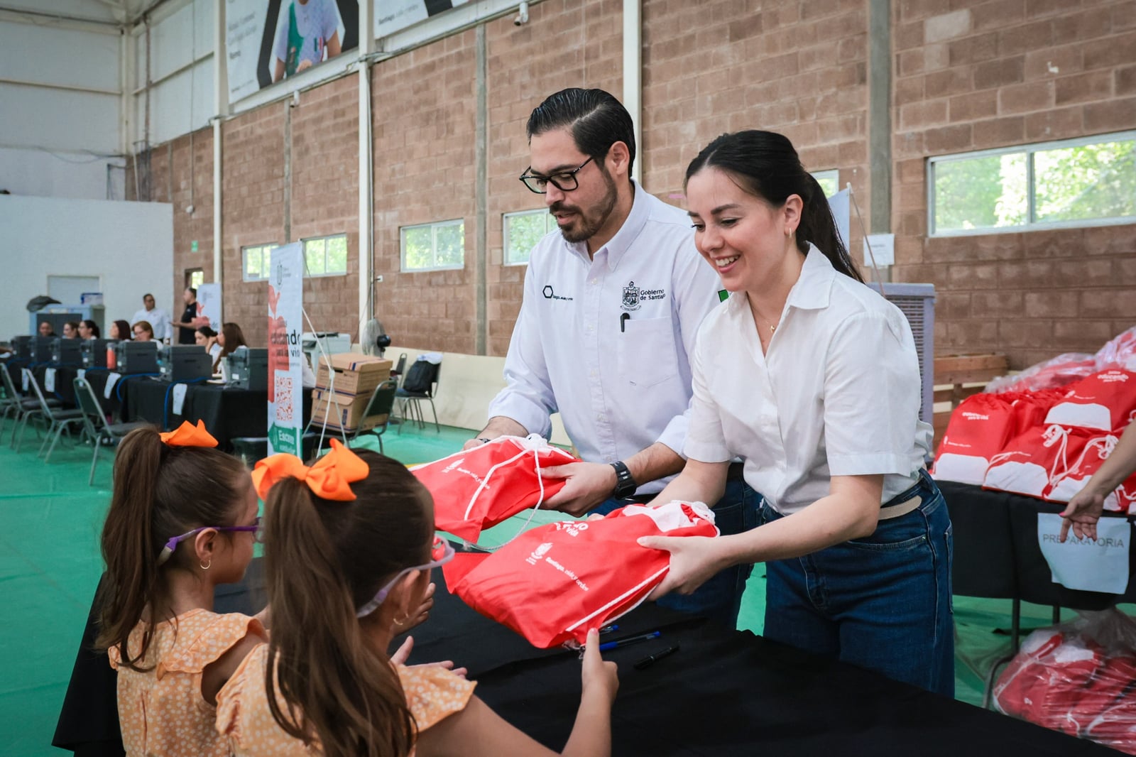 Arranca David de la Peña el reparto de más de 11 mil paquetes de útiles escolares gratuitos.